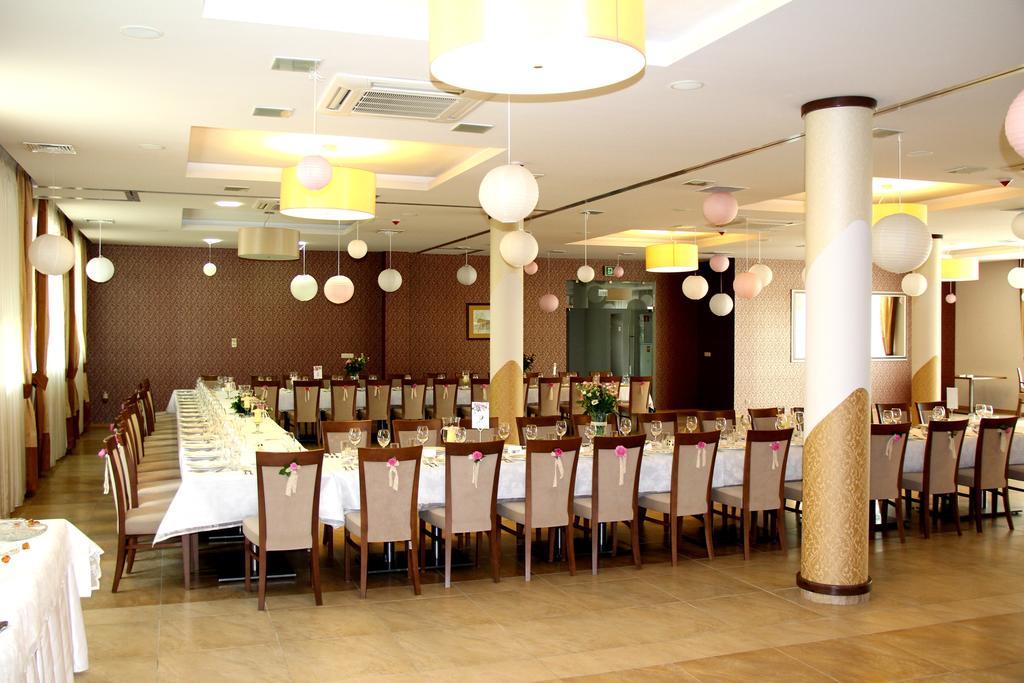 Hotel Austeria Conference & Spa Ciechocinek Bagian luar foto